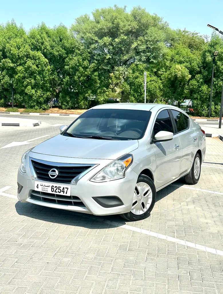 Nissan Versa 2017 — photo 1 of 3