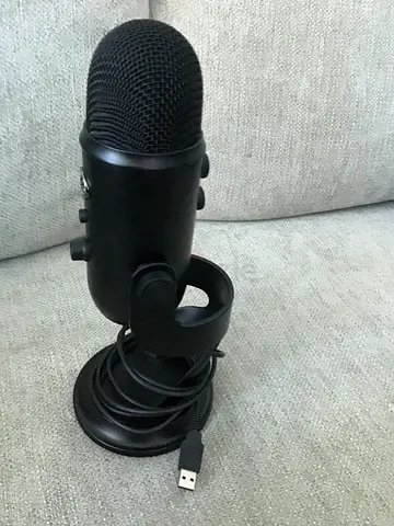 Blue Yeti USB Microphone  (Black) with Stand - Good Working Condition