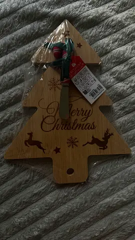 Wooden Christmas tree serving board / cutting board - new, wrapped