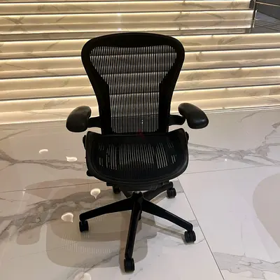 Selling Herman miller Aeron size B