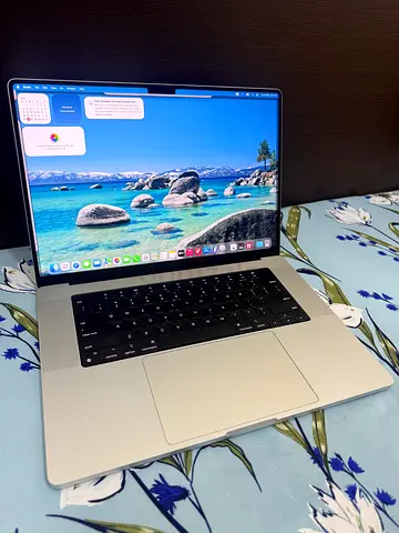 Macbook M1 Max | 32GB RAM | 1TB SSD 16 Inches