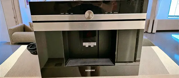 Siemens iQ700 Fully Automatic Built-in Coffee Machine – Modern Kitchen Design