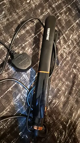 GEEPAS Hair Straightener / Flat Iron - Used, Working