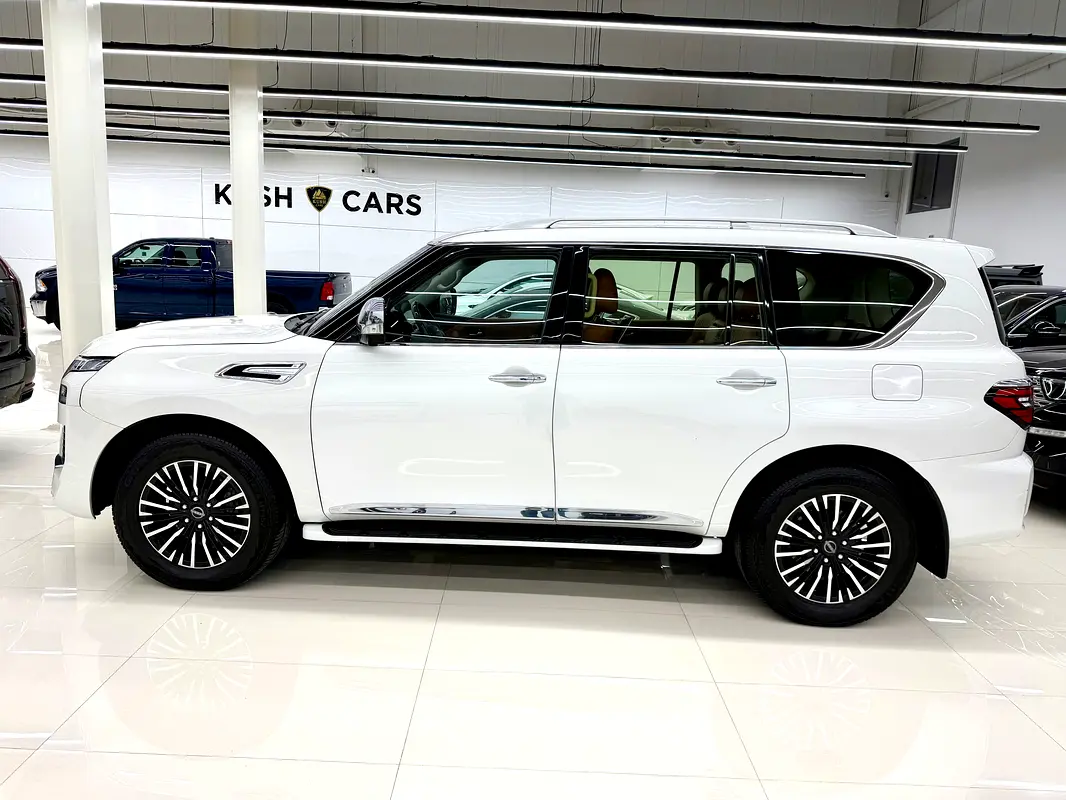 Nissan Patrol 2022 — photo 1 of 10