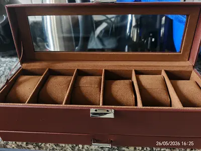 Watch box for 50