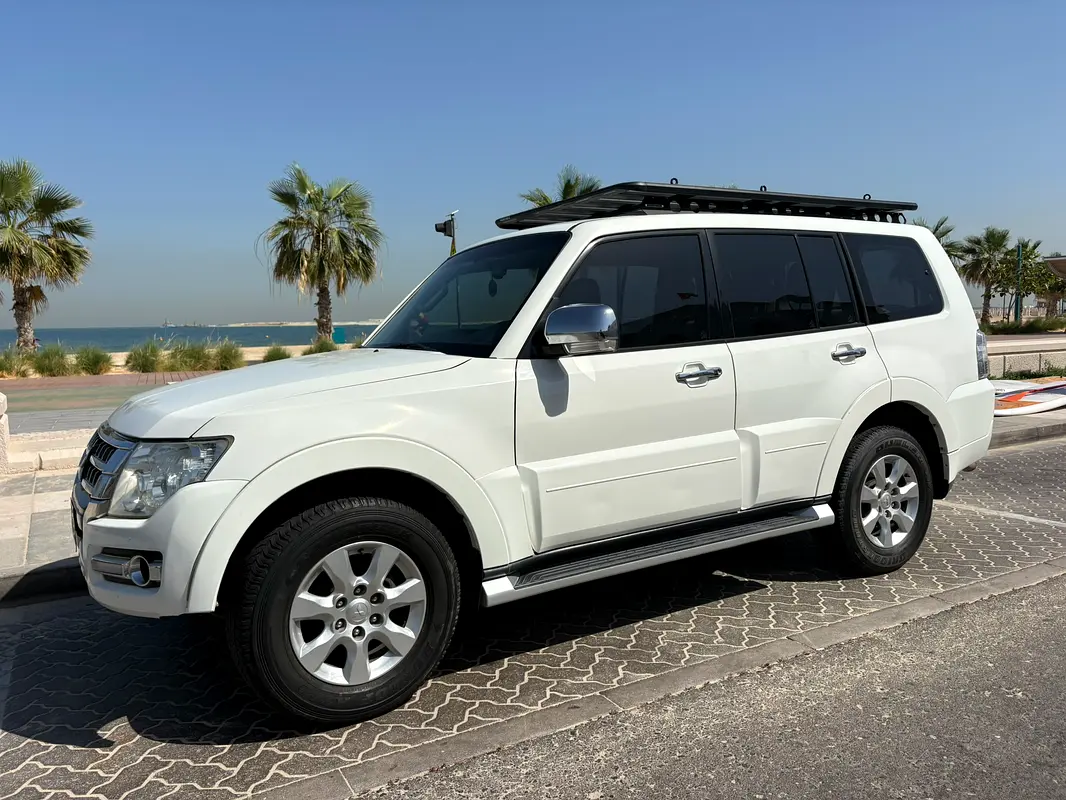 Mitsubishi Pajero 2016 — photo 1 of 19