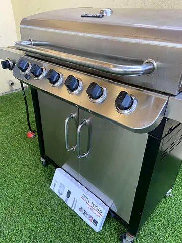 BBQ  both gas and charcoal