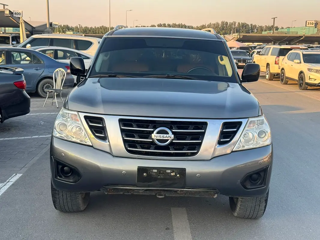 Nissan Patrol 2019 — photo 1 of 10