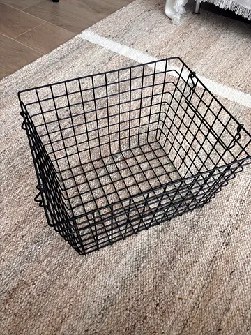 Black Metal Wire Storage Basket - Medium