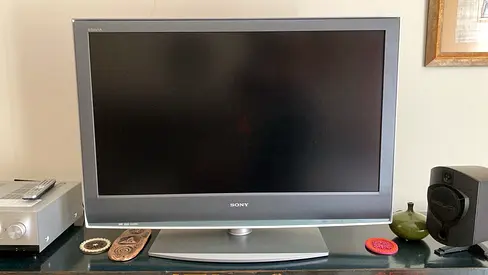 Old Sony Bravia 40-inch TV - Great condition