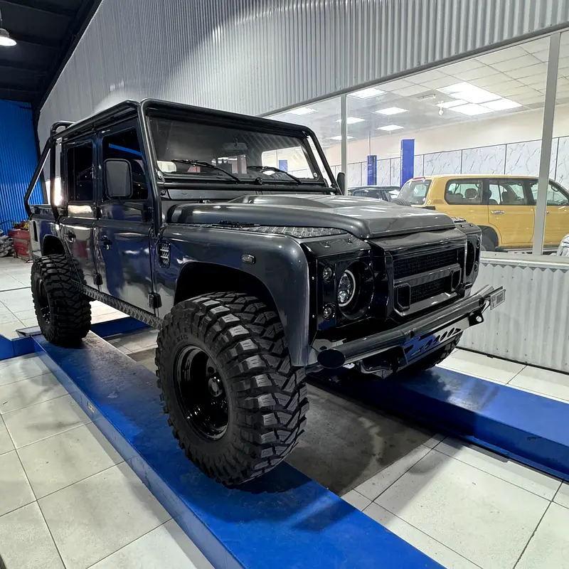 Land Rover Defender 2001 — photo 1 of 14