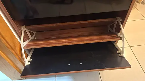 Shoe cabinet