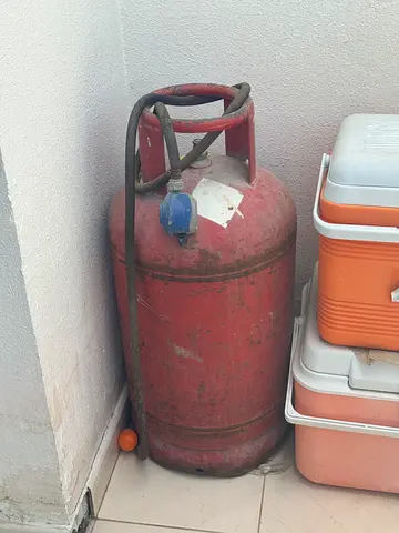 Empty Cylinder with Regulator