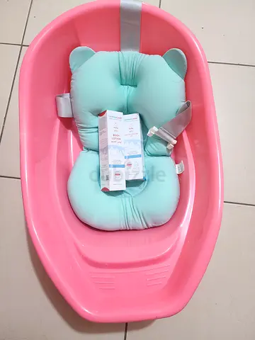Pink Baby Bath Tub with New Padded Infant Support and Free lotion and colonge