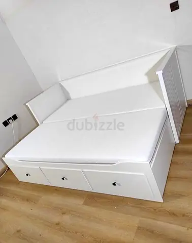 White wooden daybed with 3 storage drawers and mattress