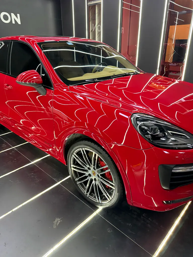 Porsche Cayenne 2016 — photo 1 of 6