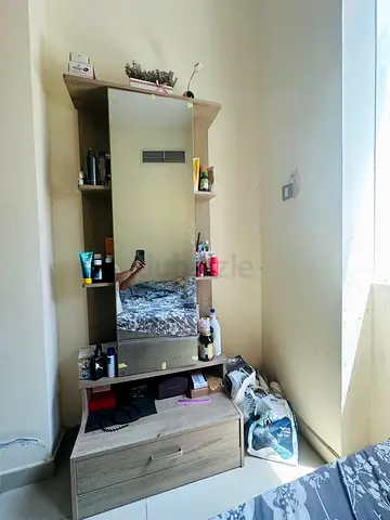Dressing table
