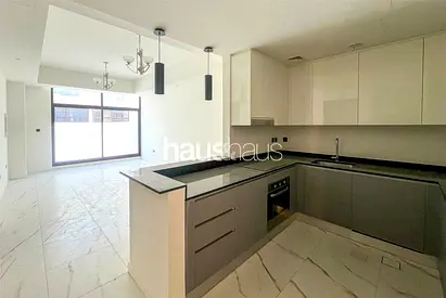 Landscaped | Middle Unit | All Appliances