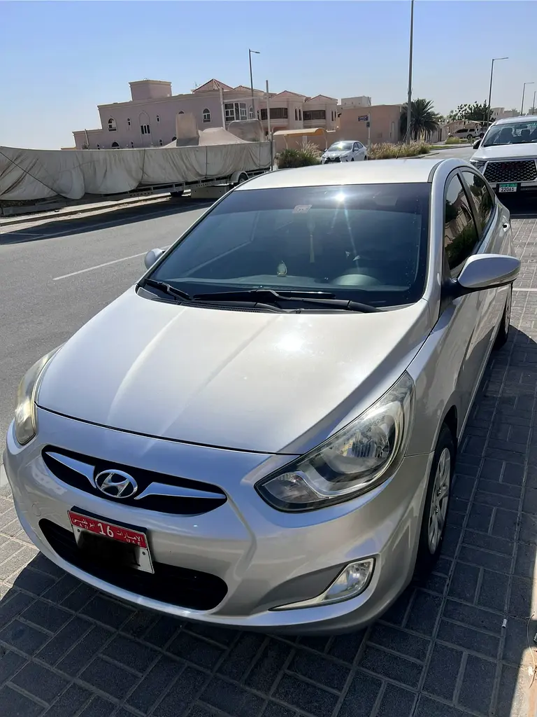 Hyundai Accent 2014 — photo 1 of 4