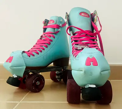 Moxi beach bunny sky blue skates