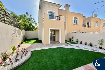 2 Bedrooms + Study | Upgraded | AVAILABLE NOW
