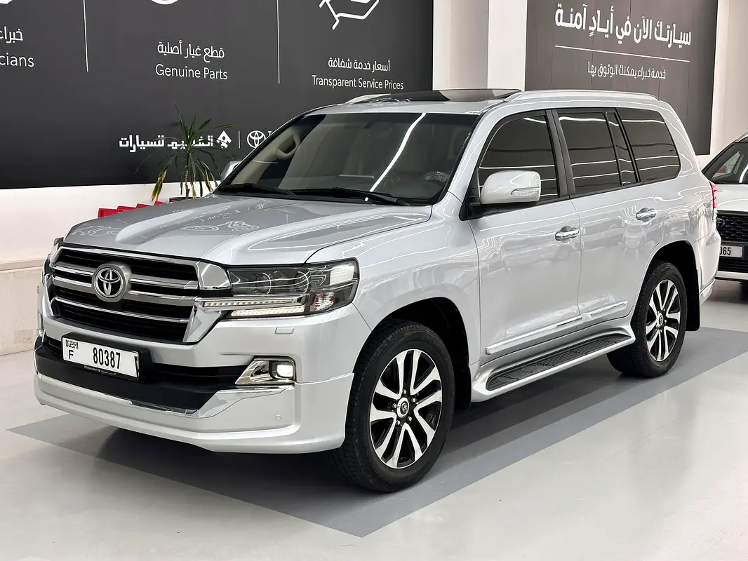 Toyota Land Cruiser 2019 — photo 1 of 20