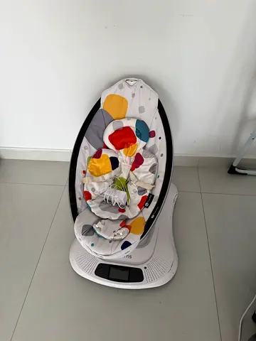 4moms mamaRoo Baby Swing / Rocker in White with Colorful Insert - Good Condition