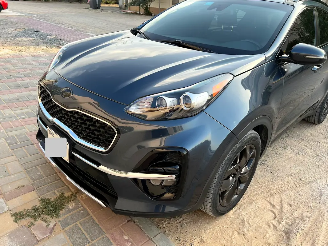 Kia Sportage 2021 — photo 1 of 10