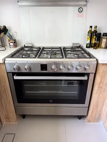 Hoover HGC-S95GS Stainless Steel 5-Burner Gas Range with electrick Oven - Good Condition