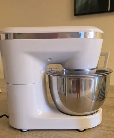 White electric stand mixer with stainless steel bowl - good condition