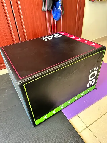 Step Up Box - Diverse Dimensions (30” x 24” x 20”) Unused, only been stored.