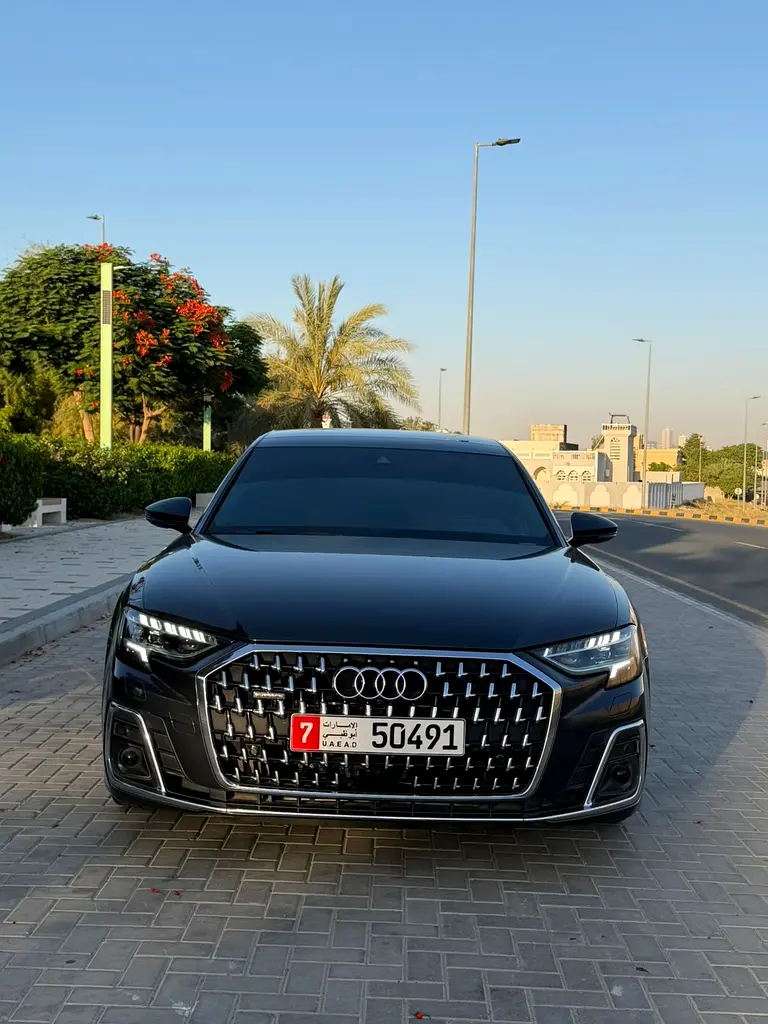 Audi A8 2022 — photo 1 of 8