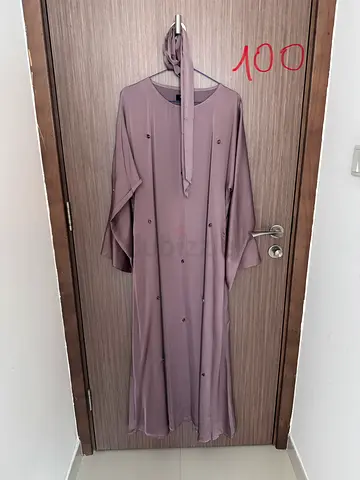 Light mauve abaya with matching scarf brand khizana