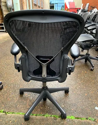 For selling Herman Miller Areon classic chair size B size and C full loaded available