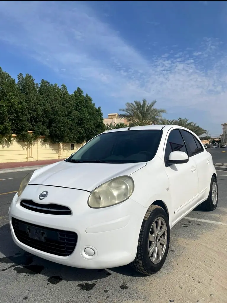 Nissan Micra 2013 — photo 1 of 2