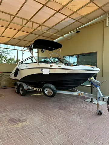 Yamaha 212 jet boat