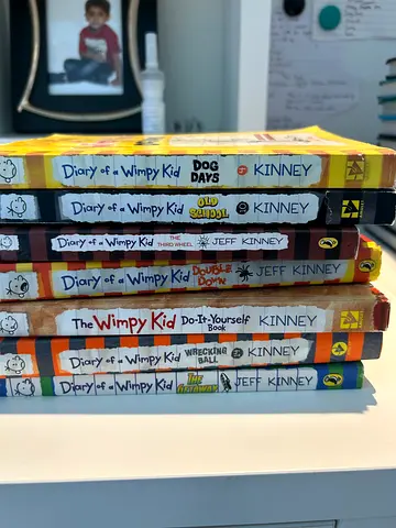 Diary of a Wimpy kid combo-(paperback)-each is 15aed