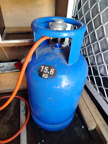 Preowned Adnoc gas cylinder in perfect condition for sale