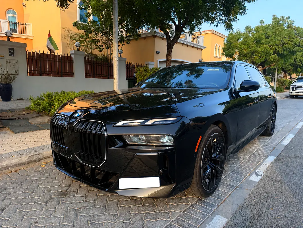 BMW 7-Series 2024 — photo 1 of 6