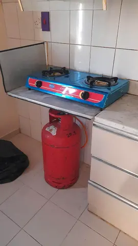 Gas cylinder with 2 burner