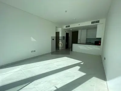 شقة واسعة غير مفروشة بغرفة نوم واحدة | مجمع سكني مرموق في المنطقة الأولى