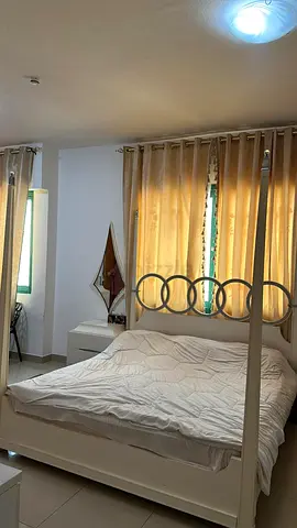 غرفة نوم مستعملة للبيع مع الخزانه او بدون