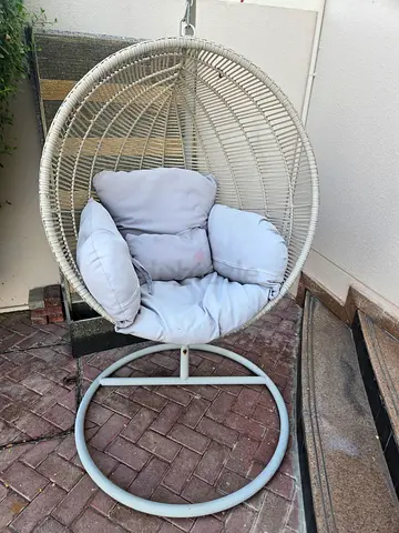 Hanging cocoon chair