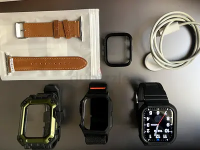 Series 7 45mm + 2 spigen bands + Steel strap and case + 2 extra bands