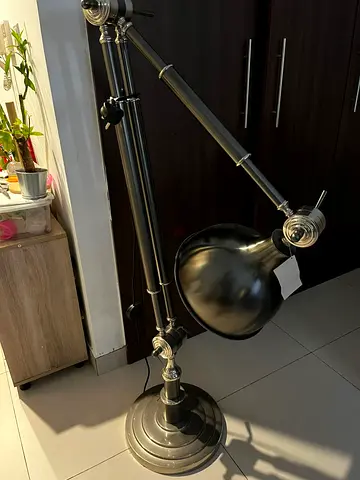 Adjustable Industrial-style Floor Lamp - Metal Desk/Task Lamp on Stand