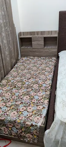 Single pull-out trundle bed with headboard storage — good condition