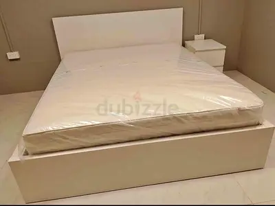 IKEA malam king‑size bed (180 × 200 cm) with 2 storage drawers and an IKEA mattress