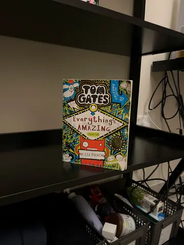 Tom Gates: Everythings Amazing (Sort Of) - Good Condition