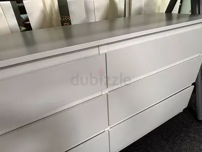 White 6-Drawer Dresser / Chest in Good Condition