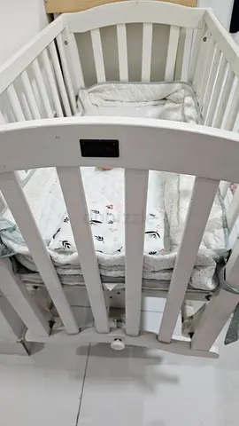 Giggles Babushop White Wooden Baby Crib with Mattress - Good Condition